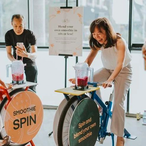 
            
                Load image into Gallery viewer, Pedal Powered Juice And Smoothie Maker
            
        